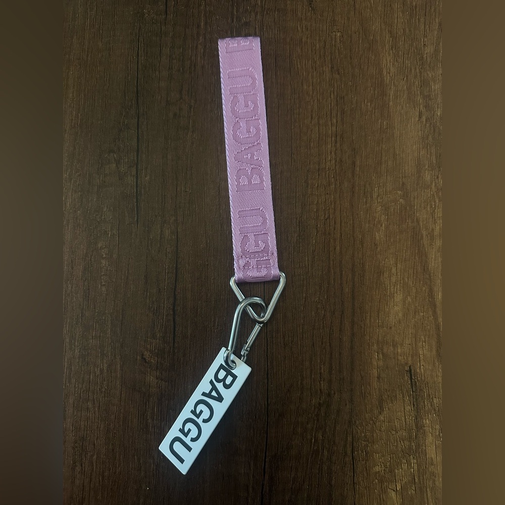 BAGGU peony keychain